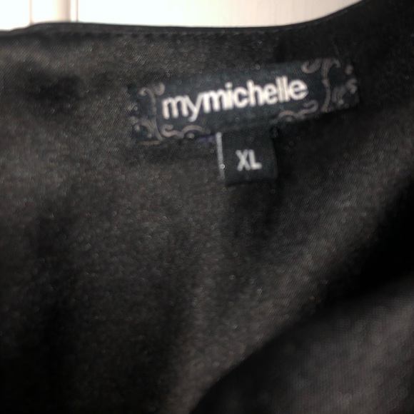 Black dress - Picture 2 of 4